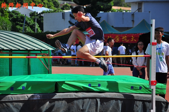 学校2015年田径运动会暨教职工运动会圆满落幕
