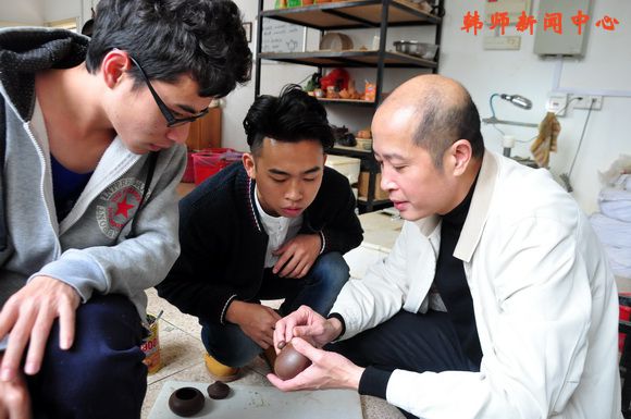 一片冰心在玉壶—记韩窑·谢华大师手拉壶工作室