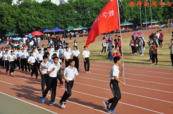 学校2015年田径运动会暨教职工运动会圆满落幕