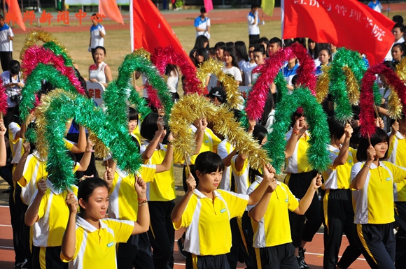 学校2015年田径运动会暨教职工运动会圆满落幕