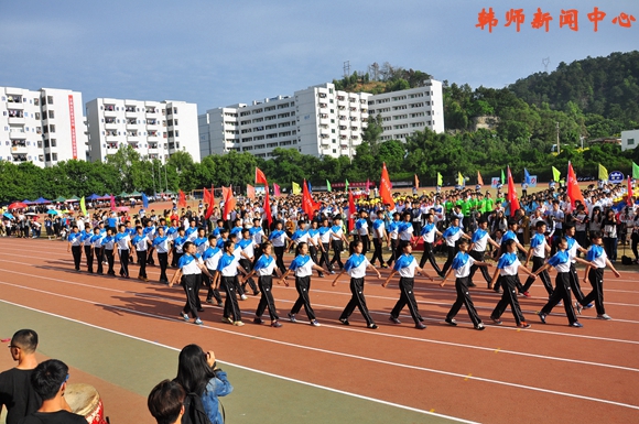 学校2015年田径运动会暨教职工运动会圆满落幕