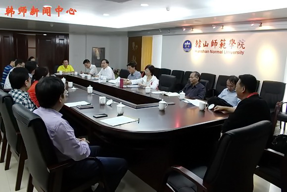 学校党委常委会召开专题学习会