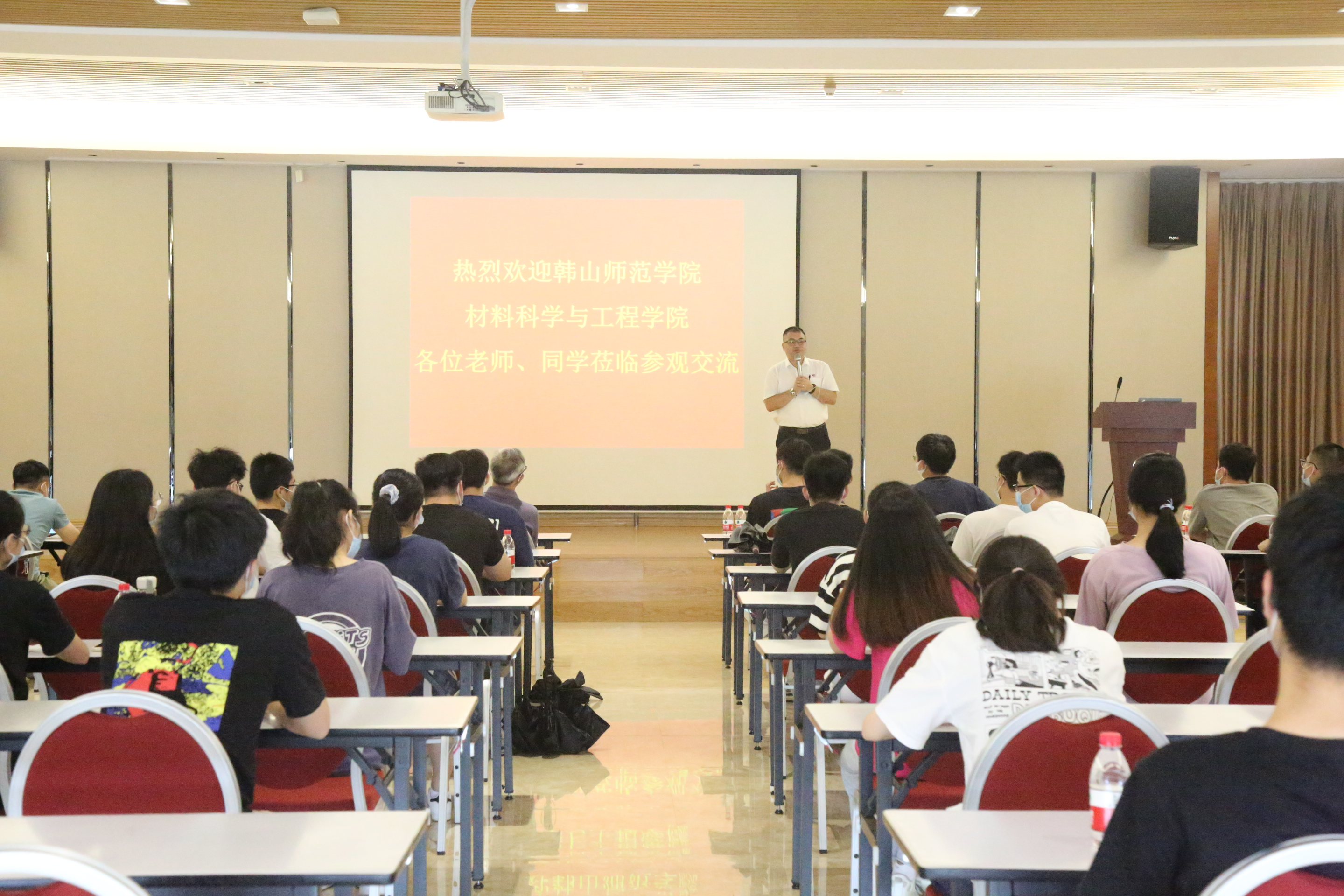 材料科学与工程学院组织学生深入企业开展现场教学，推进“理论与实践一体化”课程教学改革